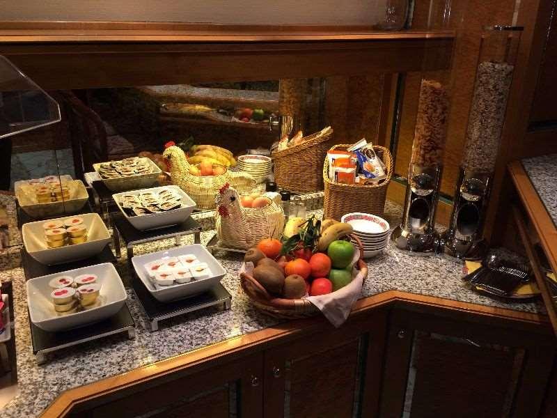 โรงแรมคริสตอฟ โคลอมบ์ ลักเซมเบิร์ก ร้านอาหาร รูปภาพ